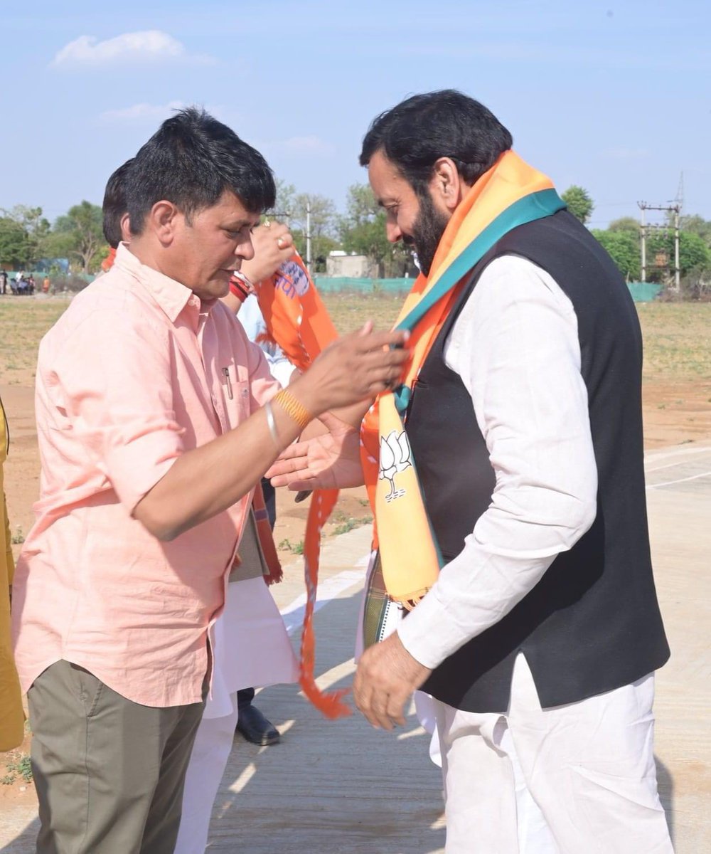 ramlalsharmabjp's tweet photo. श्री @NayabSainiBJP जी को हरियाणा राज्य के मुख्यमंत्री पद की शपथ लेने पर हार्दिक बधाई एवं शुभकामनाएं!

पूर्ण विश्वास है कि आदरणीय प्रधानमंत्री श्री @narendramodi जी के कुशल मार्गदर्शन तथा आपके यशस्वी नेतृत्व में 'विकसित हरियाणा-विकसित भारत' की संकल्पना साकार होगी। https://t.co/9yzJm0S5Vy