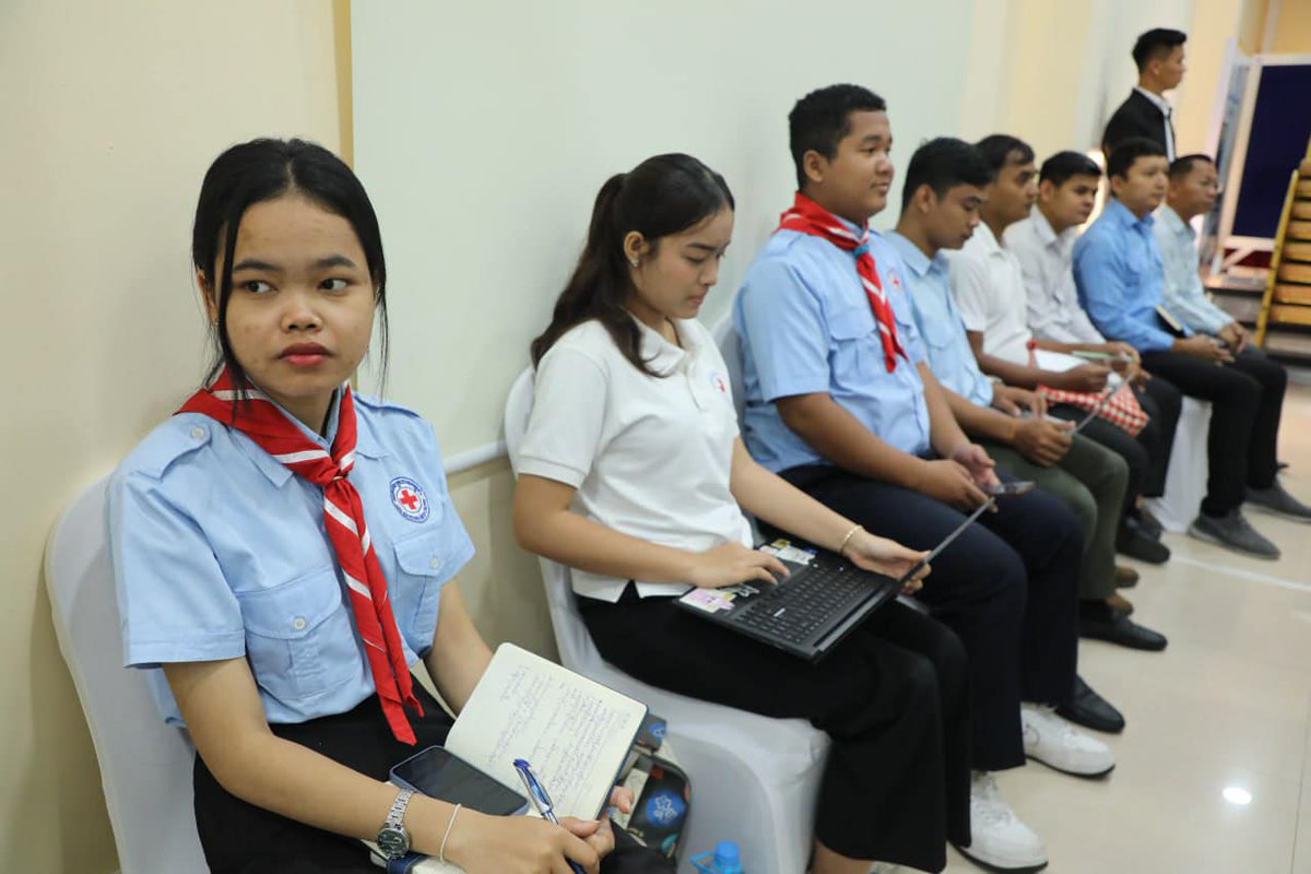 Cambodian_RC's tweet image. The preparation meeting, chaired by the Vice President of CRC to Decorate Red Cross Youth’s Scarf Event on 19 October 2024!
#Together for the #PowerOfHumanity!
facebook.com/photo/?fbid=57…