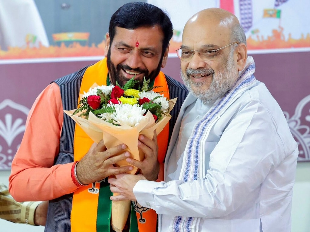 नायब सिंह सैनी को हरियाणा का दुसरी बार मुख्यमंत्री बनने पर बधाई व शुभकामनाएं! 

दुसरी बार के विधायक हैं नायब सिंह सैनी,साथ में आठ मंत्रीयों ने भी शपथ ली है! 
#HaryanaNewCM