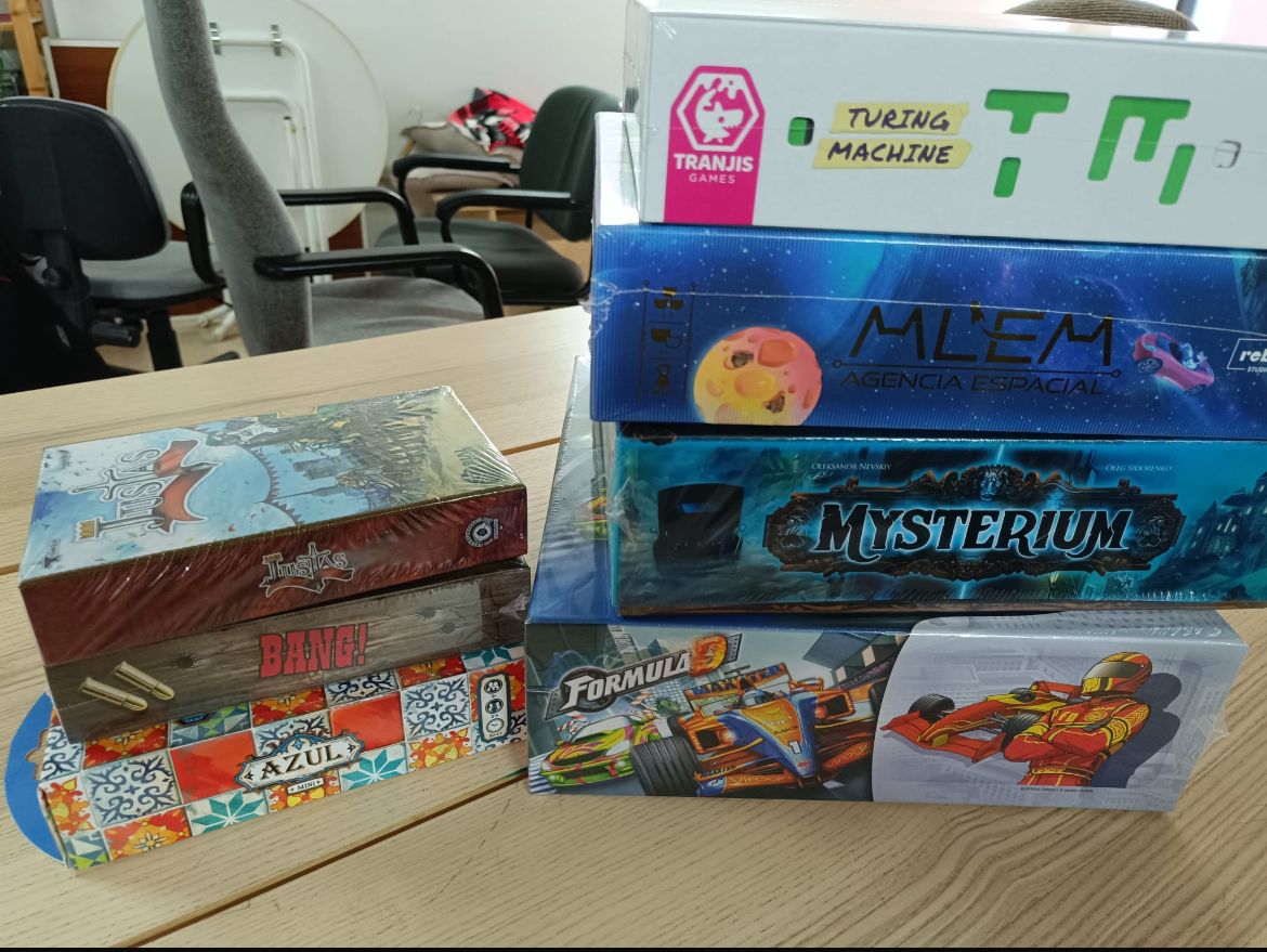 Buenas!! Ayer compramos algunos de los juegos que salieron de las votaciones 🥳 Por lo tanto tenemos nuevas adquisiciones!! Ya están disponibles para que Los podáis jugar🎉🎉🎉