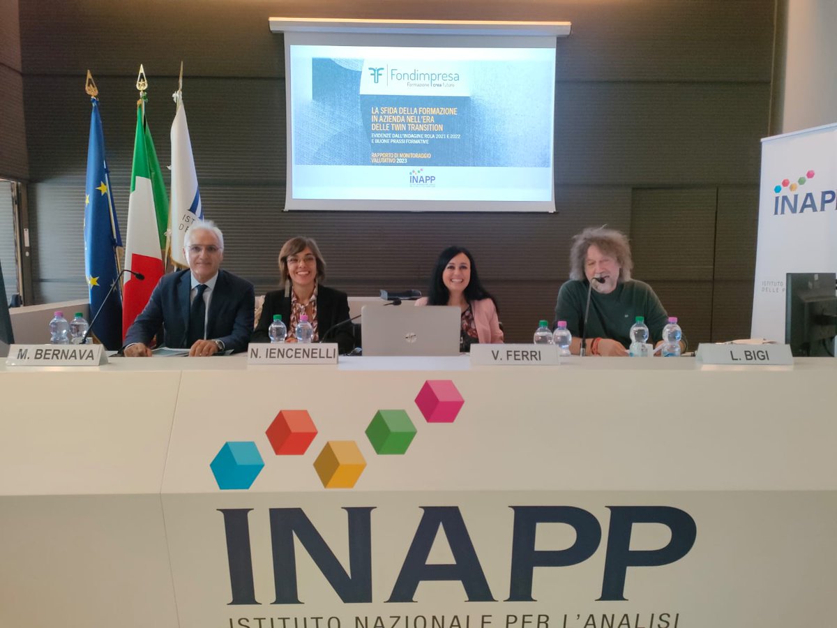 InappGov's tweet photo. Con i saluti del DG #INAPP, Loriano Bigi, inizia il seminario 📍 La sfida della #formazione in azienda nell’era delle twin transition.
Introducono i lavori Valentina Ferri e Maurizio Bernava (#Fondimpresa).

▶️ https://t.co/cukBegYyZP

#17ottobre https://t.co/PXaDwlbk6T