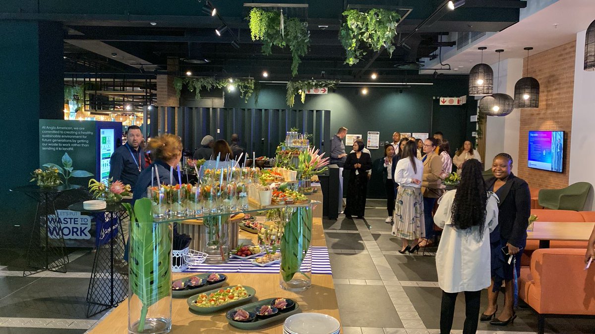 SolidGreen_SA's tweet photo. We were invited to celebrate the plaque handover of the 6-Star green rating at Oxford Park. The Oxford Parks building received a 6-star green rating across all categories: built, design, interiors, and net zero carbon Level 1. 

@GBCSA #Greenbuilding #oxfordparks #GreenStar https://t.co/1lDjad9zlx