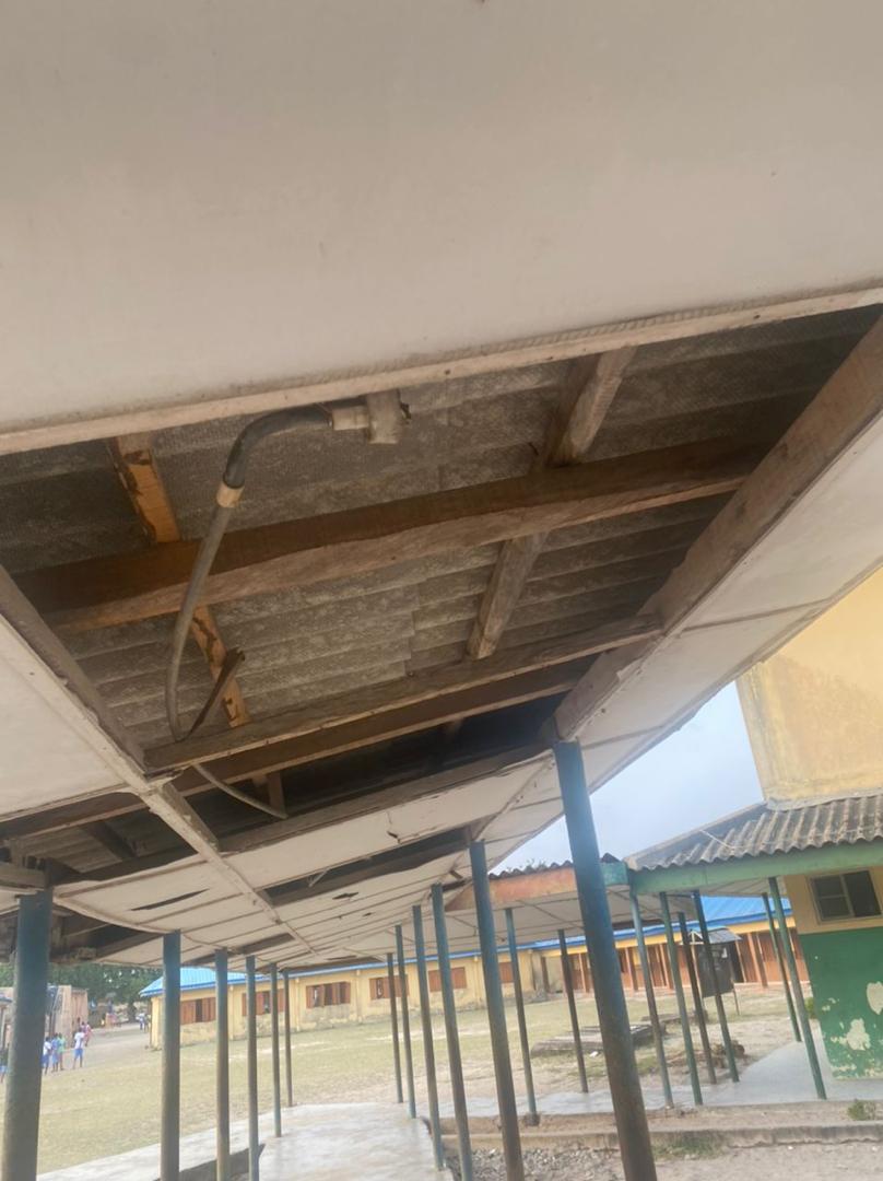 citadel4u's tweet photo. @channelstv @channelstv @jidesanwoolu @THISDAYLIVE  We thnk U Mr. Governor, 4d relief U brought 2ease movemt for Lagosians. Pls, we wnt our wards 2b able 2go to sch., like yours. Parents at Model Sch. ve provided amenities in d sch. too, they shldn't be pd bck wit hike in bding fees. Tnk U https://t.co/sW7jyjry10