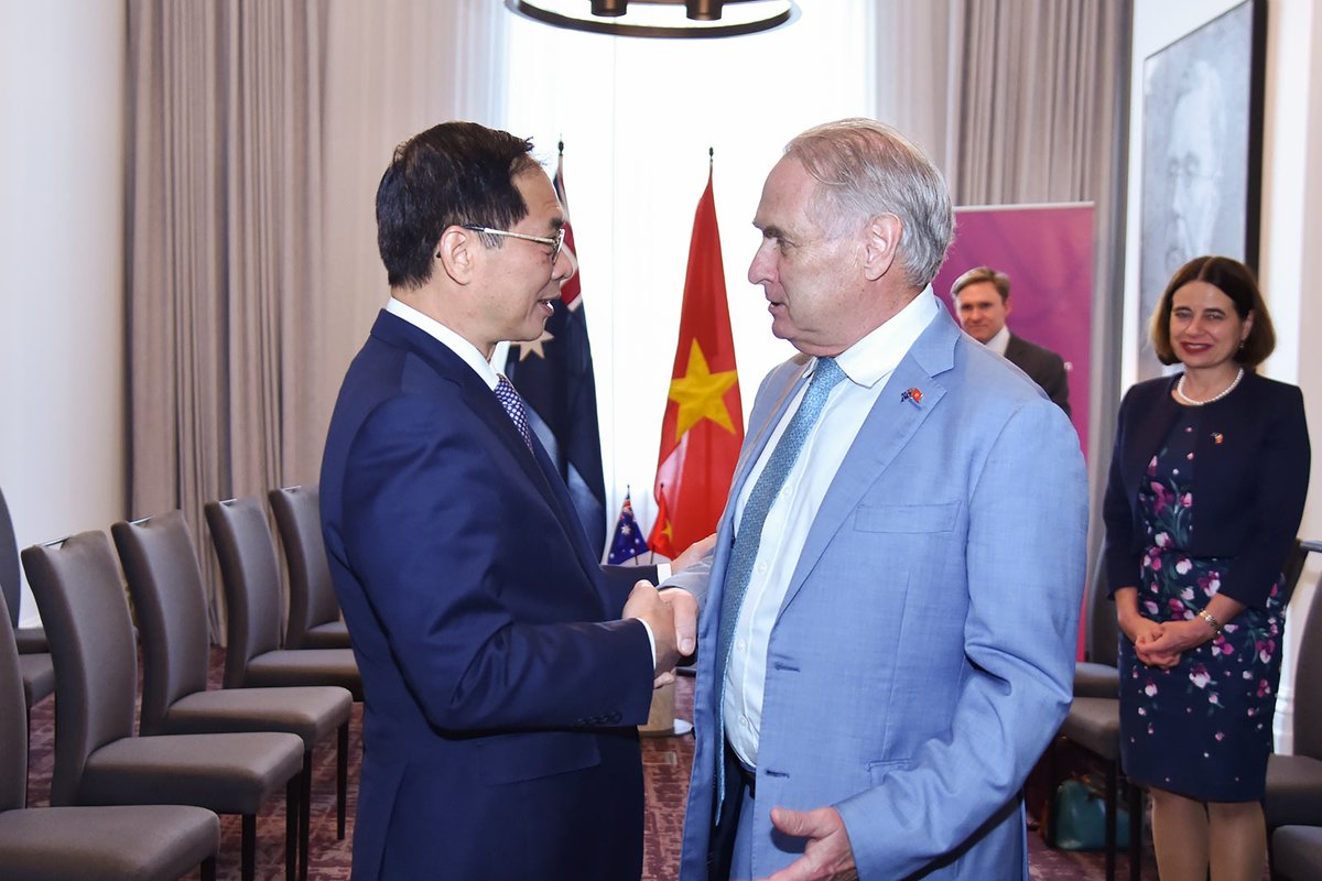 Great meeting with Australia’s Minister for Trade and Tourism, Senator the Hon Don Farrell. We discussed trade relations, mutual market access, tourism, people-to-people exchange to strengthen 🇻🇳🇦🇺 partnership &amp; explore new opportunities of cooperation.