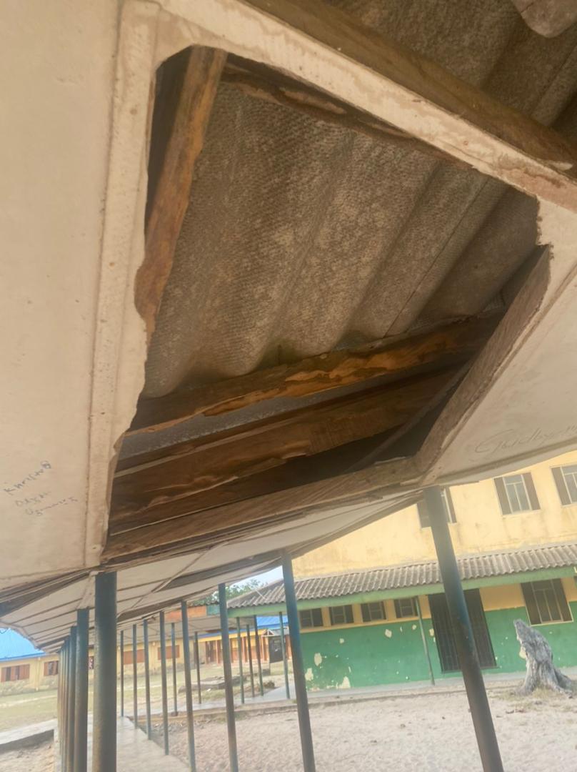 citadel4u's tweet photo. @channelstv @channelstv @jidesanwoolu @THISDAYLIVE  We thnk U Mr. Governor, 4d relief U brought 2ease movemt for Lagosians. Pls, we wnt our wards 2b able 2go to sch., like yours. Parents at Model Sch. ve provided amenities in d sch. too, they shldn't be pd bck wit hike in bding fees. Tnk U https://t.co/sW7jyjry10