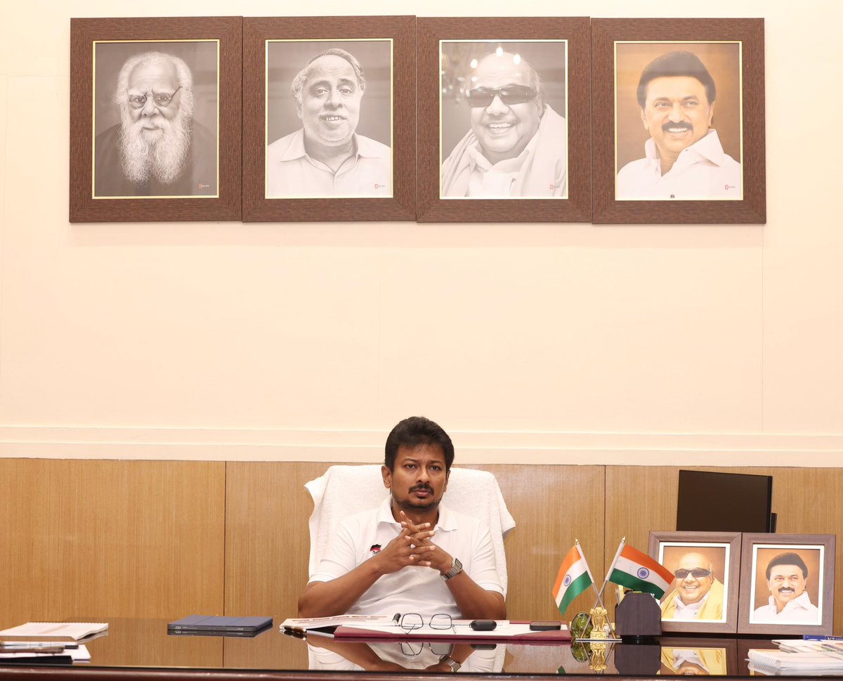 Udhaystalin's tweet photo. மாண்புமிகு தமிழ்நாடு முதலமைச்சர் @mkstalin அவர்களின் வழிகாட்டுதலின்படி, திட்டம், வளர்ச்சி மற்றும் சிறப்பு முயற்சிகள் துறை சார்பிலான உயர்நிலை ஆய்வுக்கூட்டத்தை மூன்றாம் கட்டமாக தலைமைச் செயலகத்தில் இன்று நடத்தினோம்.

தமிழ்நாட்டின் அடுத்தகட்ட வளர்ச்சிக்கான இலக்குகளை நோக்கிச் செயல்படுத்தப்படும் திட்டங்களின் தற்போதைய நிலை பற்றி இக்கூட்டத்தில் விரிவாக ஆலோசித்தோம்.

மாநிலத்தின் அனைத்துப் பகுதிகளும் சீரான வளர்ச்சியை எட்டுவதற்கான திட்டங்கள், சிறப்பு மற்றும் புதுமையான திட்டங்களை பல்வேறு அரசுத் துறைகளின் மூலம் ஒருங்கிணைந்து செயல்படுத்துகின்ற வழிமுறைகள் - எதிர்காலத்தில் முன்னெடுக்கப்படவுள்ள முயற்சிகள் உள்ளிட்டவைக் குறித்து இந்த ஆய்வுக்கூட்டத்தின் போது அரசு உயர் அதிகாரிகளிடம் கேட்டறிந்தோம்.