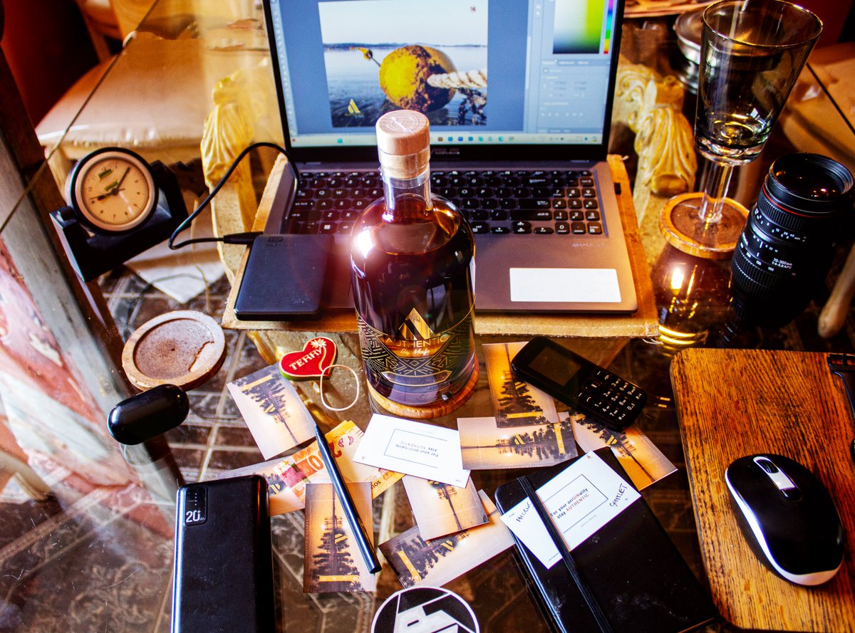 TerryMaluleke's tweet photo. Authentic mood : where creativity flows with gin, greens and shutter clicks. #phocuspictures #authenticgin https://t.co/8bbTnU1Ssf