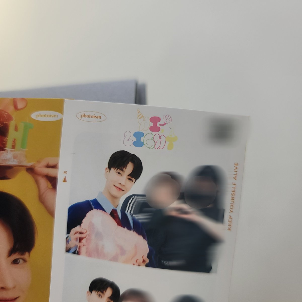 ROBEx1016's tweet photo. 내가 몇 년 차 팬인데 울겠어? 하고 들어갔다가

시작할 때 요소푸 숨소리부터 눈물샘 자극되더니 뷰티들 인터뷰랑 비스트 얘기 나오고 노래 부를 때 걍 수도꼭지마냥 울었다..

엄마 최애 광구 프레임까지✨

#우리가_처음만난_비스트_15th
#끝나지않을_하이라이트_15th
#HIGHLIGHT_15TH_ANNIVERSARY https://t.co/iFsQZtQkIC