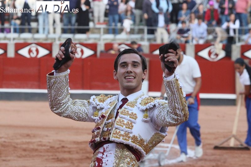 III Edición del Premio al Mejor Toreo de Capote de la Feria Taurina de la Virgen de la Vega 2024 de Salamanca, patrocinado por el Hotel Bardo Recoletos Coco, a Ismael Martín.