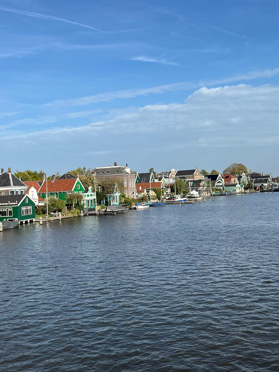 MissKlos's tweet photo. Made the most of my October break. Flew to England and then flew to the Netherlands. https://t.co/RcvfTXkNMZ