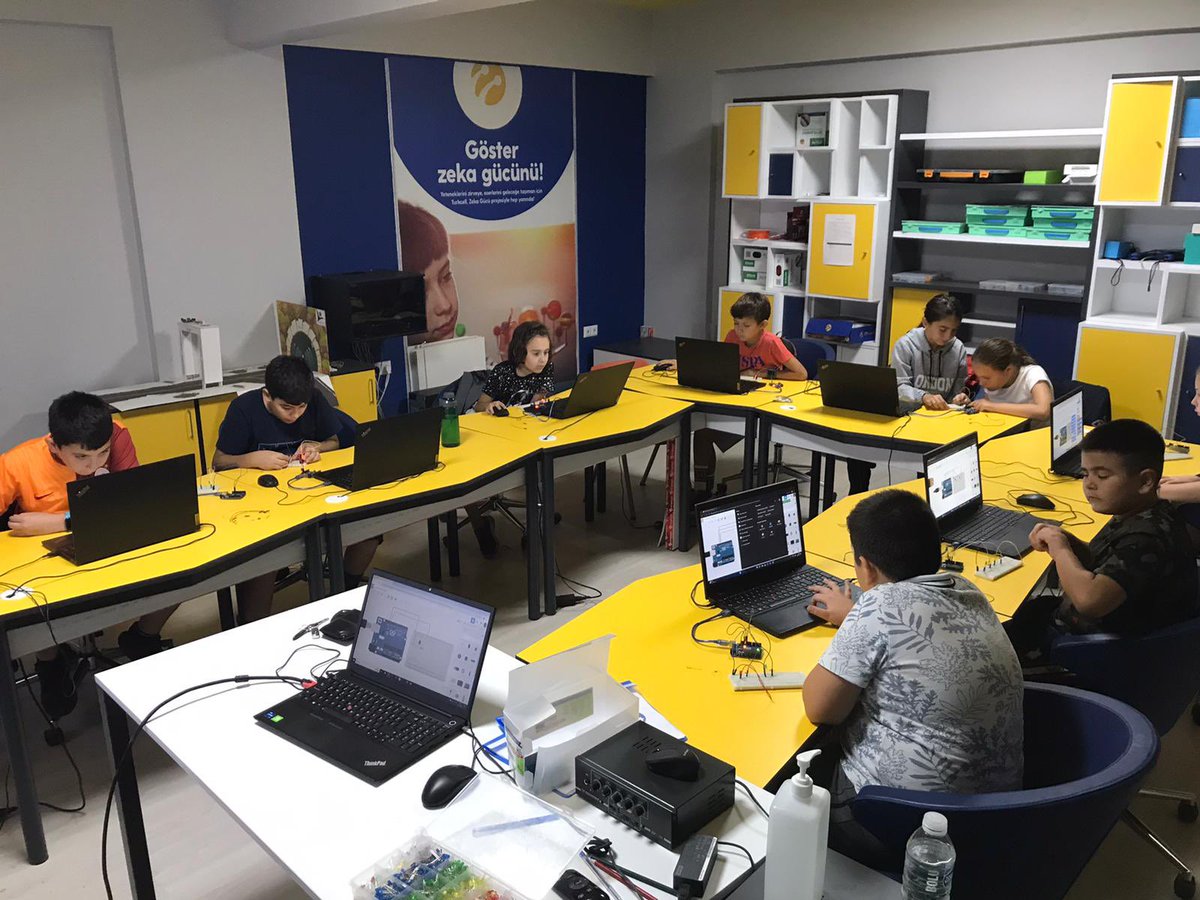 sokebilsem's tweet photo. #codeweek haftası kapsamında Kurumumuzda arduino ile kodlama etkinlikleri gerçekleştirildi.
#TürkiyeYüzyılıMaarifModeli
#KöklerdenGeleceğe 
#HerşeyAydınİçin https://t.co/OOv1WM6dvn