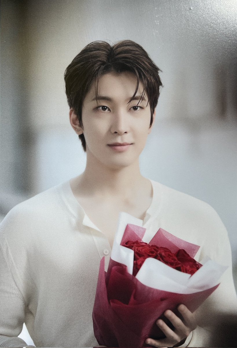 woenwou's tweet photo. ㅤ
I bought this flowers hoping they bring a smile to your face and brighten your day, as a small token of how much you mean to me. Would you accept them? I carefully chose each one with you in mind, and I hope they express the care and warmth I feel whenever I think of you.

ㅤ https://t.co/WS6nu9dCmD