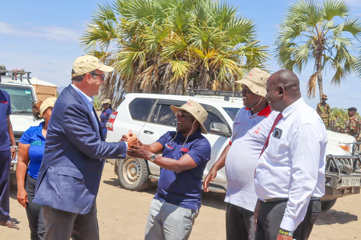 MercyNawiri's tweet photo. Follow the successful exhibition of USAID Nawiri supported interventions and the official handover of 8 fibreglass boats in Lomekwi, by the USAID Mission Director, Mr. David Gosney in Turkana. Read more about the launch here.  https://t.co/cnxVD45Wjt https://t.co/v5c2n50R15