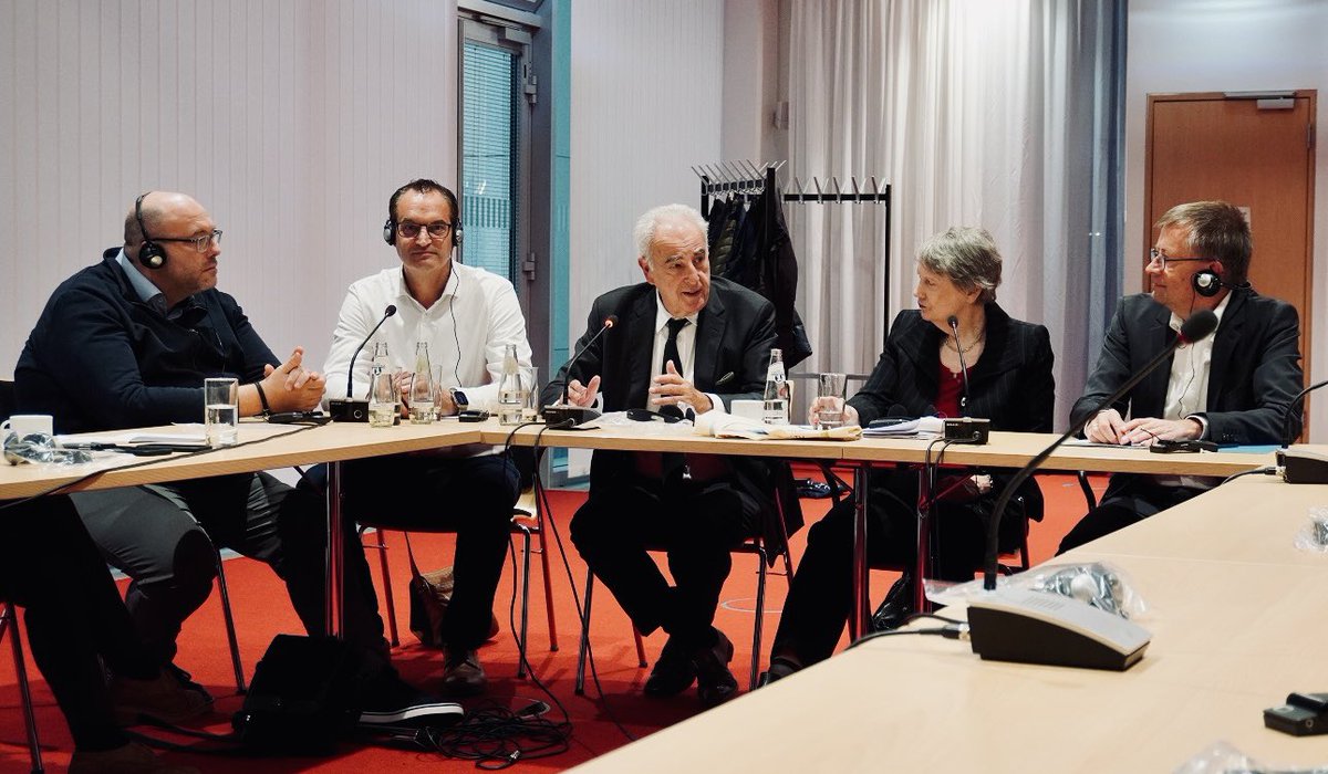 At press conference in #Berlin this week with #Germany’s Federal Govt Drug &amp; Addiction Commissioner 
@BdB_SD_Blienert. Germany has decriminalised #cannabis with legal supply available through cannabis clubs. Also progressive on #harmreduction across drugs. <a href="/globalcdp/">The Global Commission on Drug Policy (GCDP)</a> <a href="/Kazatchkine/">Michel Kazatchkine</a>