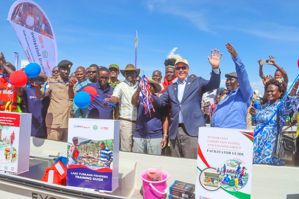 MercyNawiri's tweet photo. Follow the successful exhibition of USAID Nawiri supported interventions and the official handover of 8 fibreglass boats in Lomekwi, by the USAID Mission Director, Mr. David Gosney in Turkana. Read more about the launch here.  https://t.co/cnxVD45Wjt https://t.co/v5c2n50R15