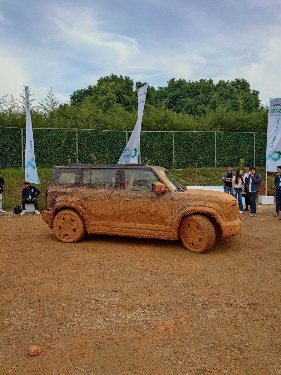 AutoTraderSA's tweet photo. We're getting extra muddy with an off-road test drive of the @Jaecoosa J6 and J8 models. Would you do this in a Jaecoo?

#CherySA #withcherywithlove #wcwl #globalusersummit #OMODAJAECOO #2024InternationalUserSummit #ForUsForFuture https://t.co/xYnOsxsbKD
