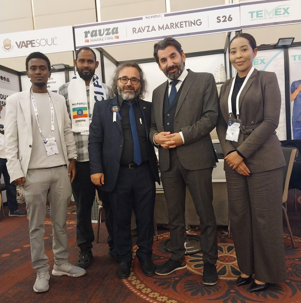 turkiyeetiyopya's tweet image. 🟩 Mr. Ahmet Çakır, Istanbul Representative of the Turkiye-#Ethiopia Friendship Platform and a member of the #WCI Forum Advisory Board, inaugurated the "Ravza Market" stand at the 11th WCI Forum. He provided valuable guidance to our #Ethiopian friends, facilitating cooperation