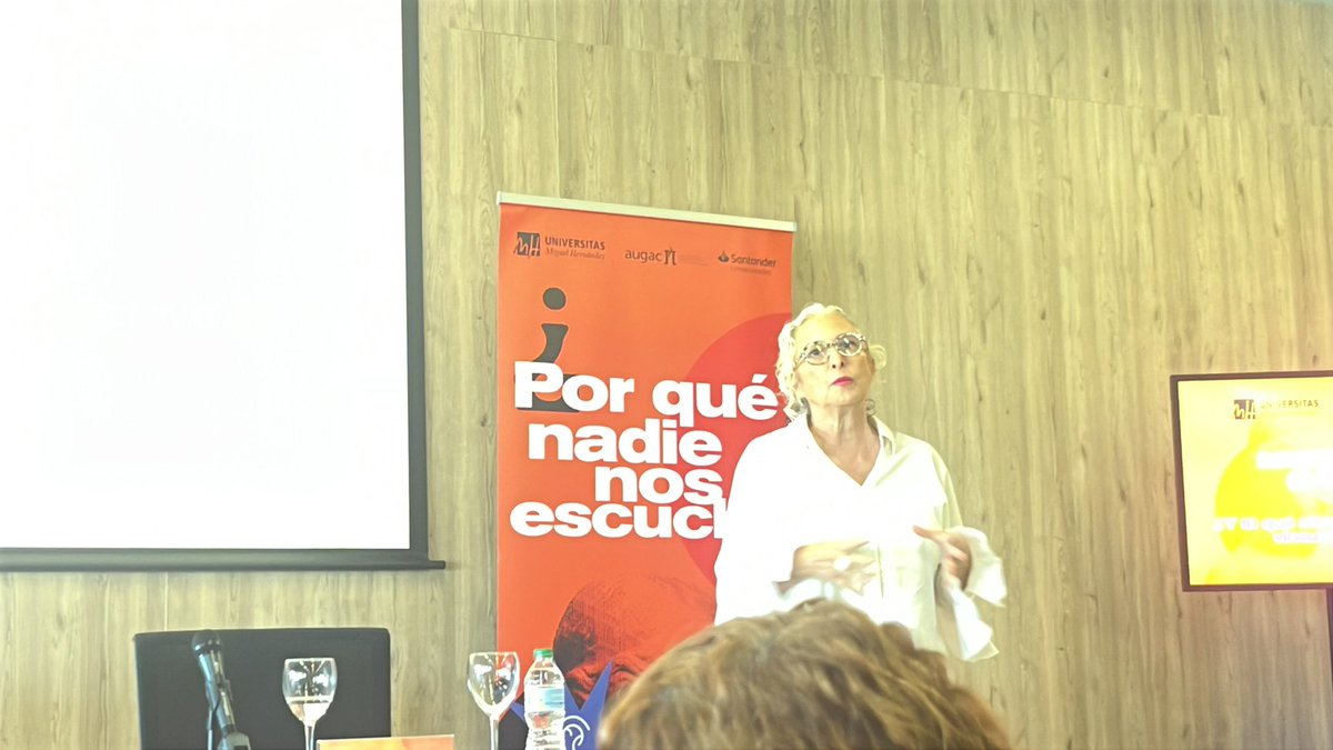 “Hay que estar pegada a los tiempos tengas la edad que tengas o te pillan fuera de juego” <a href="/mariolacubells/">Mariola Cubells Paví</a> en  #AugacElche2024 hablándonos de su trabajo seleccionando contenidos en <a href="/laventana/">La Ventana</a>