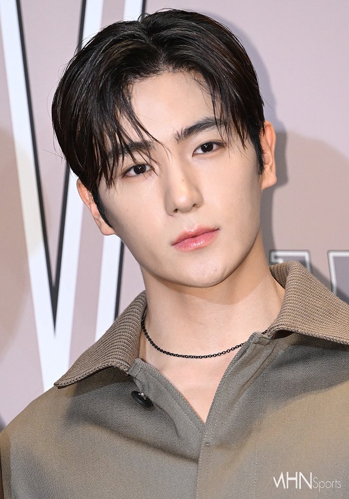 phyunjae's tweet image. An evening where elegance meets artistry. WKorea’s ambiance, a perfect blend of timeless beauty and modern grace. Every moment, a masterpiece in the making. ✨ #WKorea #GraceInStyle #TimelessClass