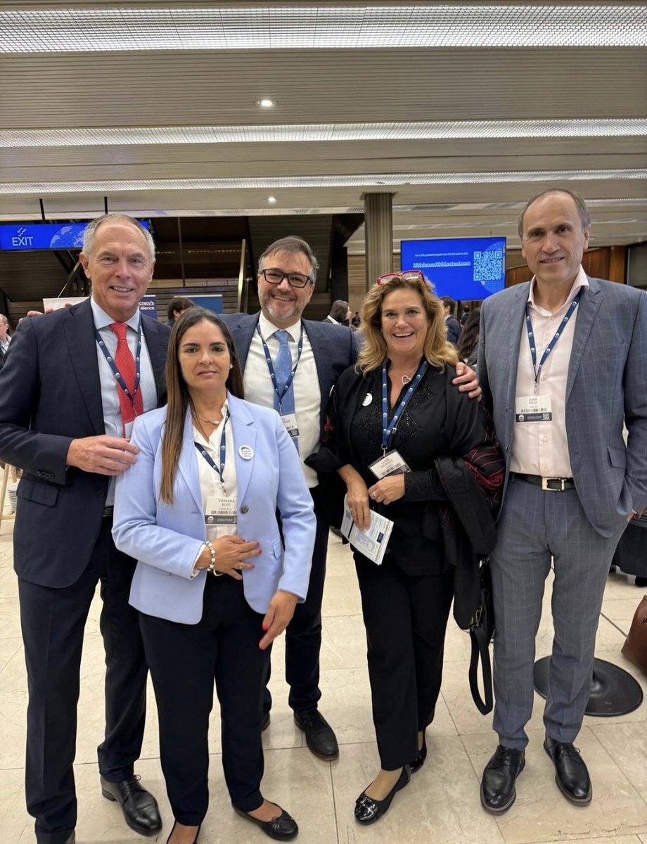 Tamara Suju (@tamara_suju) on Twitter photo #Praga. Los reencuentros y las experiencias compartidas en el marco de <a href="/Forum_2000/">Forum 2000</a> y el crecimiento de las redes internacionales con Demócratas es parte importante de este evento que dirige <a href="/JakubKlepal/">Jakub Klepal</a>
Conocí y compartí con el opositor <a href="/vkaramurza/">Vladimir Kara-Murza</a> ex preso político Ruso, #Praga. Los reencuentros y las experiencias compartidas en el marco de <a href="/Forum_2000/">Forum 2000</a> y el crecimiento de las redes internacionales con Demócratas es parte importante de este evento que dirige <a href="/JakubKlepal/">Jakub Klepal</a>
Conocí y compartí con el opositor <a href="/vkaramurza/">Vladimir Kara-Murza</a> ex preso político Ruso,
