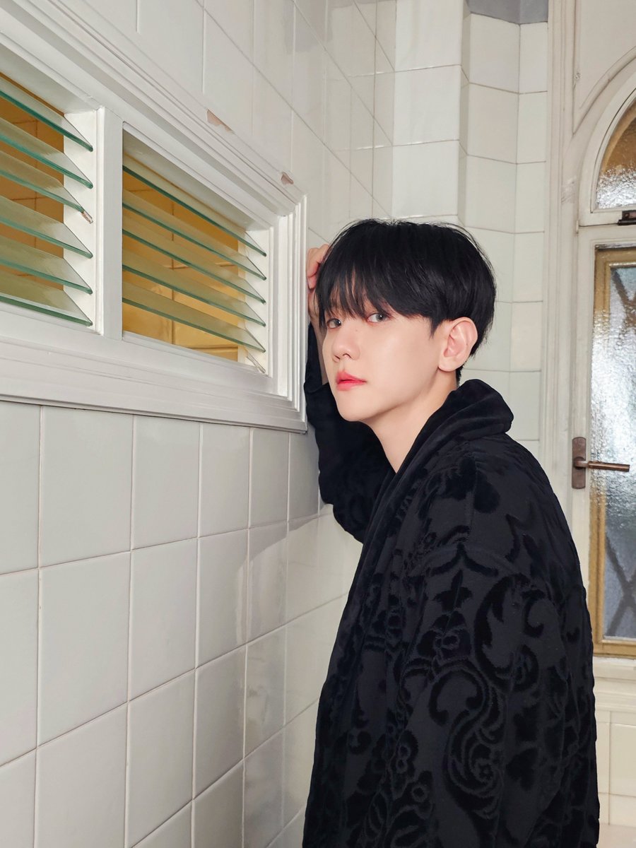 📸 백현 (BAEKHYUN) 'Pineapple Slice' MV Behind Photo

weverse.io/baekhyun/media…

#백현 #BAEKHYUN #HelloWorld #PineappleSlice
