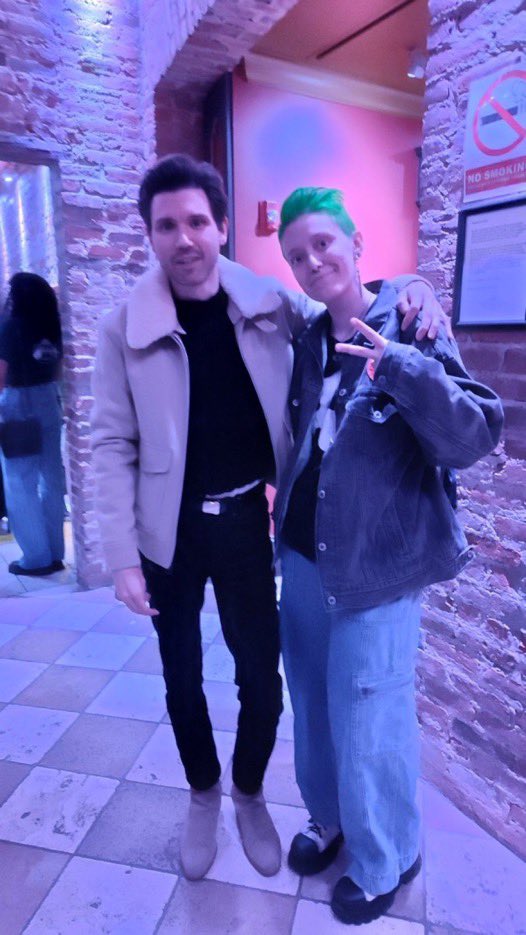 FlowersForRyan_'s tweet photo. RYAN ROSS HAS BEEN SEEN??????? OH MY GOD https://t.co/L3PFgImdQr