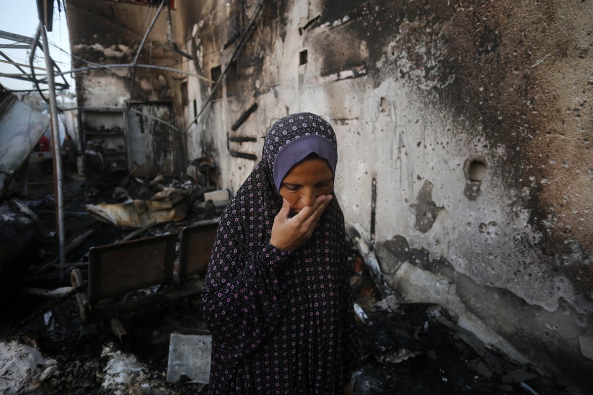 UNRWAes's tweet photo. 🔴 Más de 42.000 personas han sido asesinadas en #Gaza y 97.720 han sido heridas. 

Estas cifras son brutales. No podemos dejarlo pasar, como si solo fueran números. Son personas y vidas rotas y una mancha en la historia. https://t.co/ty16pUHG6n