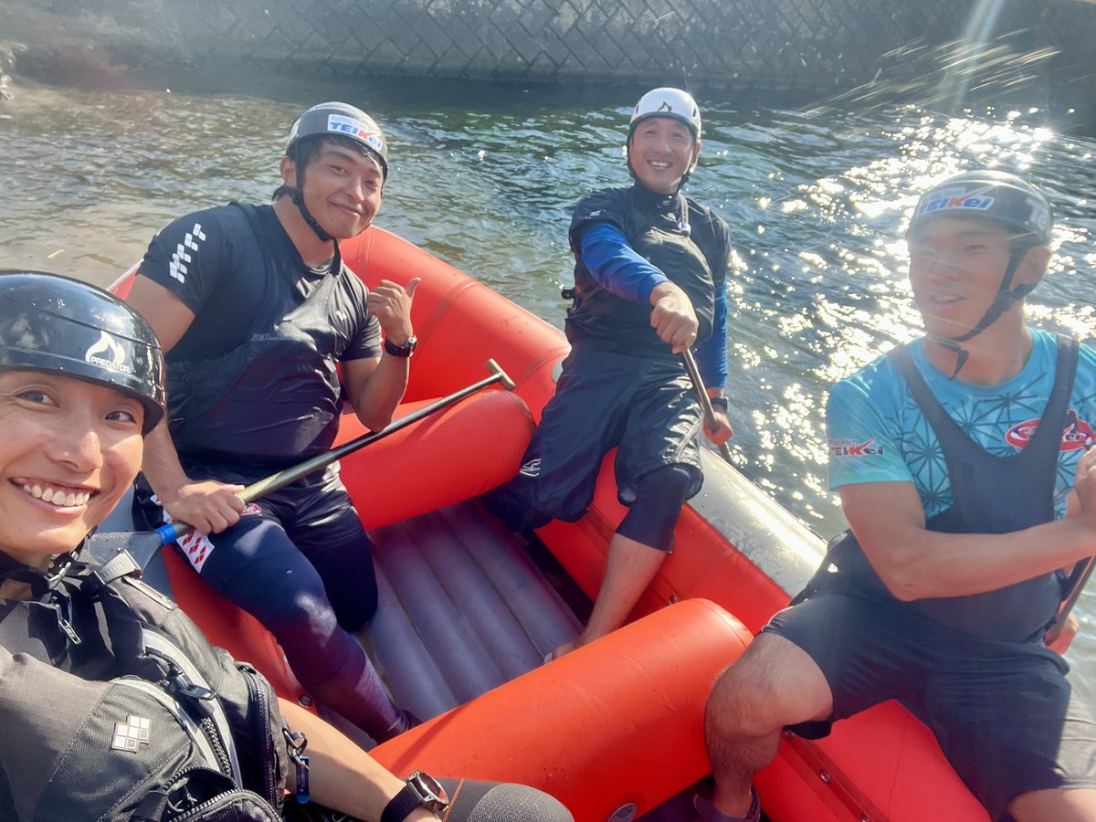 1001kRunner's tweet photo. 今日はずっと水モノの日🛶

撮影で���メラマンを乗せて漕ぐ係をして、安曇野の龍門渕公園にあるカヌー競技場でダッキー使ったスラローム練習して、リバーレスキューの練習して、最後は日本唯一のプロラフティングチームTEIKEIの皆さんの自主練に混ぜてもらいました💪

水は難しい…でも楽しい！！ https://t.co/751gEaCG1L