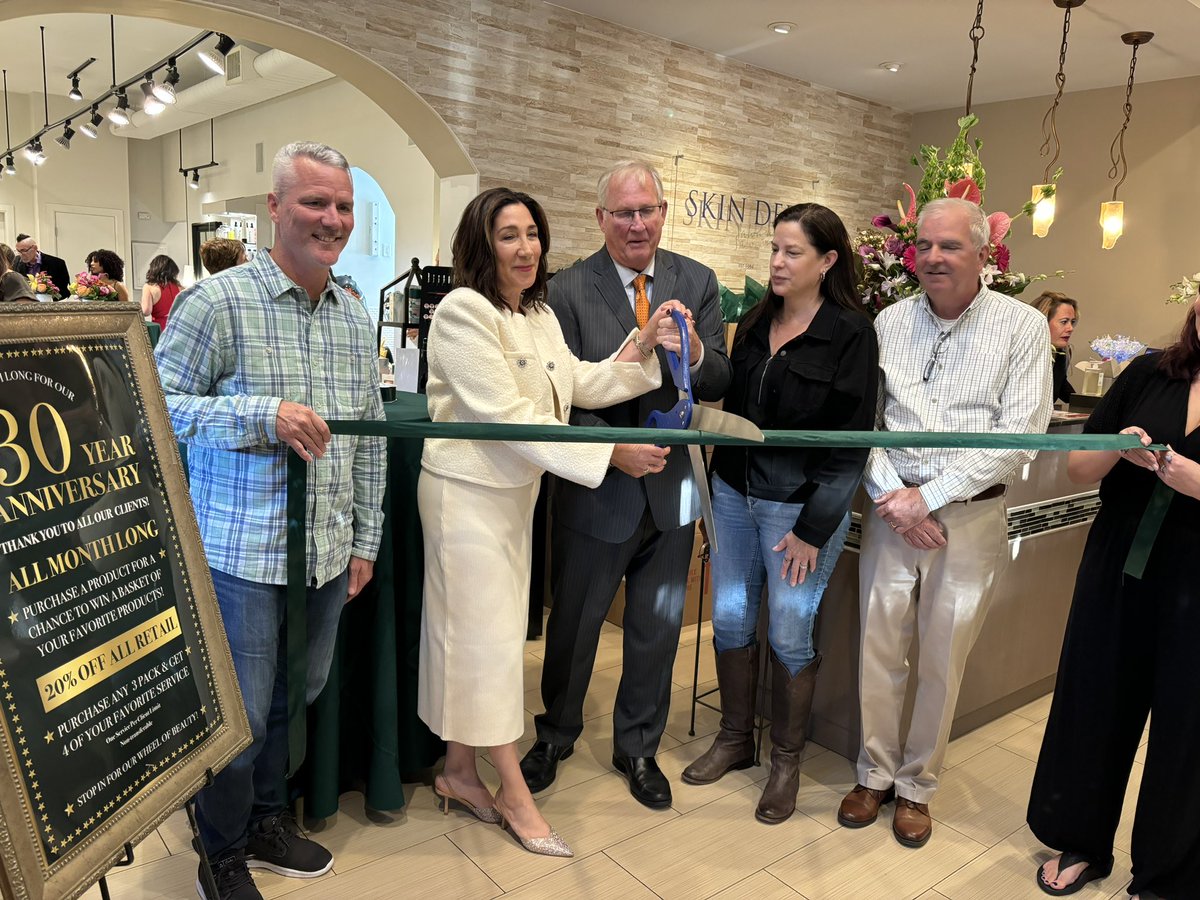 MayorAlMorgan's tweet photo. Congratulations on 30 years Skin Deep Salon and Spa! Small businesses are the backbone of our community. Support Local. Shop New Providence where you are family. #SupportLocal #supportsmallbusiness #newprovnj #newprovidencenj #mayoralmorgan https://t.co/2n1HUrtwpc