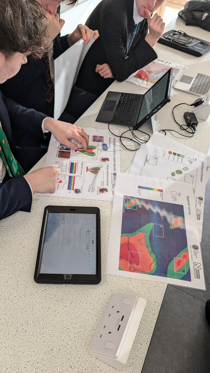 AGSB_Geology's tweet photo. We're on the hunt for Copper this morning in E9 as the year 14 students plan bids for mining rights in different locations. Thanks @iammrloader for the great activity! #ThinkGeology @agsb_official https://t.co/n53fdZbDJz