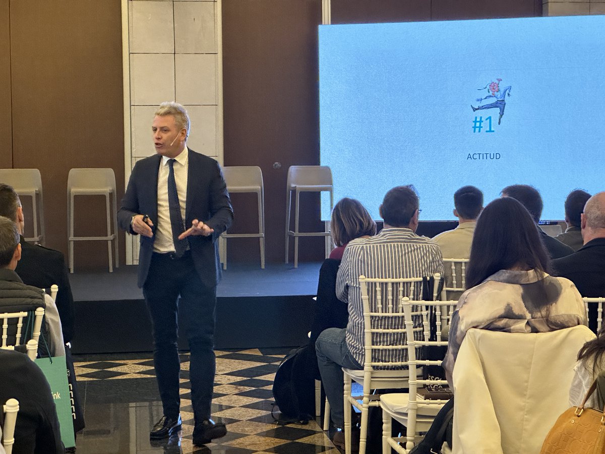 📷 Muchas gracias a <a href="/EnricCompa82378/">Enric Company Armengol</a> por acompañarnos durante esta gira de la séptima edición del #MasscommSummit24  Su energía y carisma han hecho de esta jornada algo inolvidable, ¡y su charla “IM-PARABLES” nos ha llenado de motivación!  #Motivación #Networking #EnricCompany