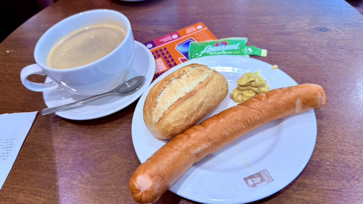 sergelotz's tweet image. Effectivement, nous sommes bien de retour en Allemagne 🇩🇪 et bientôt en Alsace 🇫🇷 ! #Knac 🌭☕️