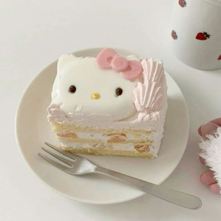 lovesickdoe's tweet photo. hello kitty cake https://t.co/THBN29CxTU