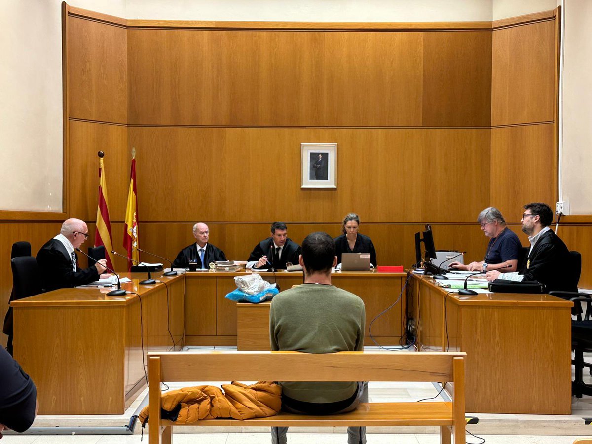 tsj_cat's tweet photo. La secció 7 #Audiència #Barcelona jutja un home acusat de dos #delictes de robatori amb violència, un delicte lleu de lesions i un altre de detenció il•legal. El fiscal demana una pena de 16 anys de presó https://t.co/q7N8cDmeTW