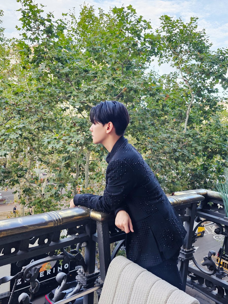 qtpiebyunbaek's tweet photo. he's the whole view https://t.co/iMWq9APsFW