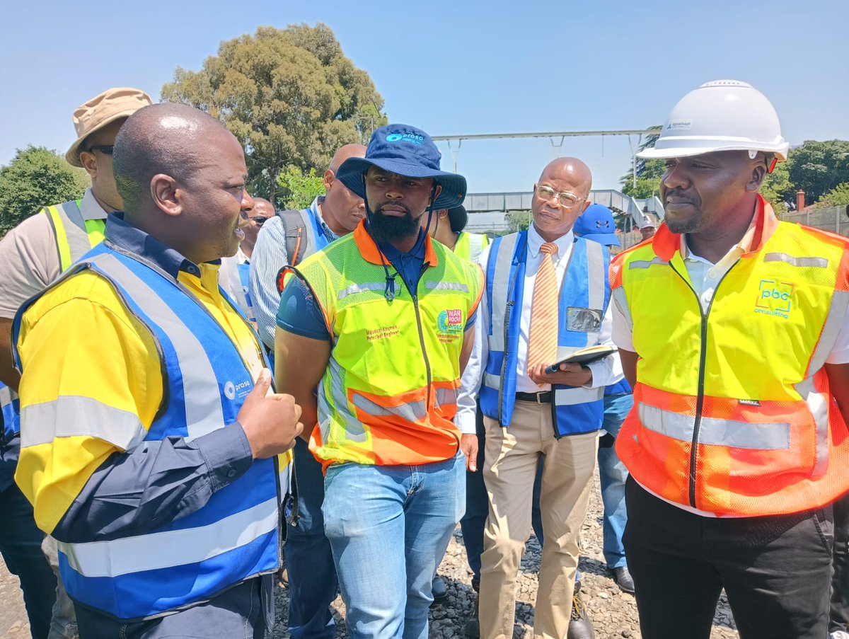 City_Ekurhuleni's tweet image. MMC Andile Mngwevu, alongside PRASA officials, visited the site of the gas truck explosion from Dec 24, 2022. Reconstruction of the bridge is ongoing, and the MMC stressed the need to speed up the restoration of the railway line and road #InfrastructureRecovery #BoksburgExplosion