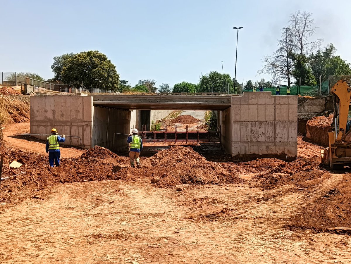 City_Ekurhuleni's tweet image. MMC Andile Mngwevu, alongside PRASA officials, visited the site of the gas truck explosion from Dec 24, 2022. Reconstruction of the bridge is ongoing, and the MMC stressed the need to speed up the restoration of the railway line and road #InfrastructureRecovery #BoksburgExplosion