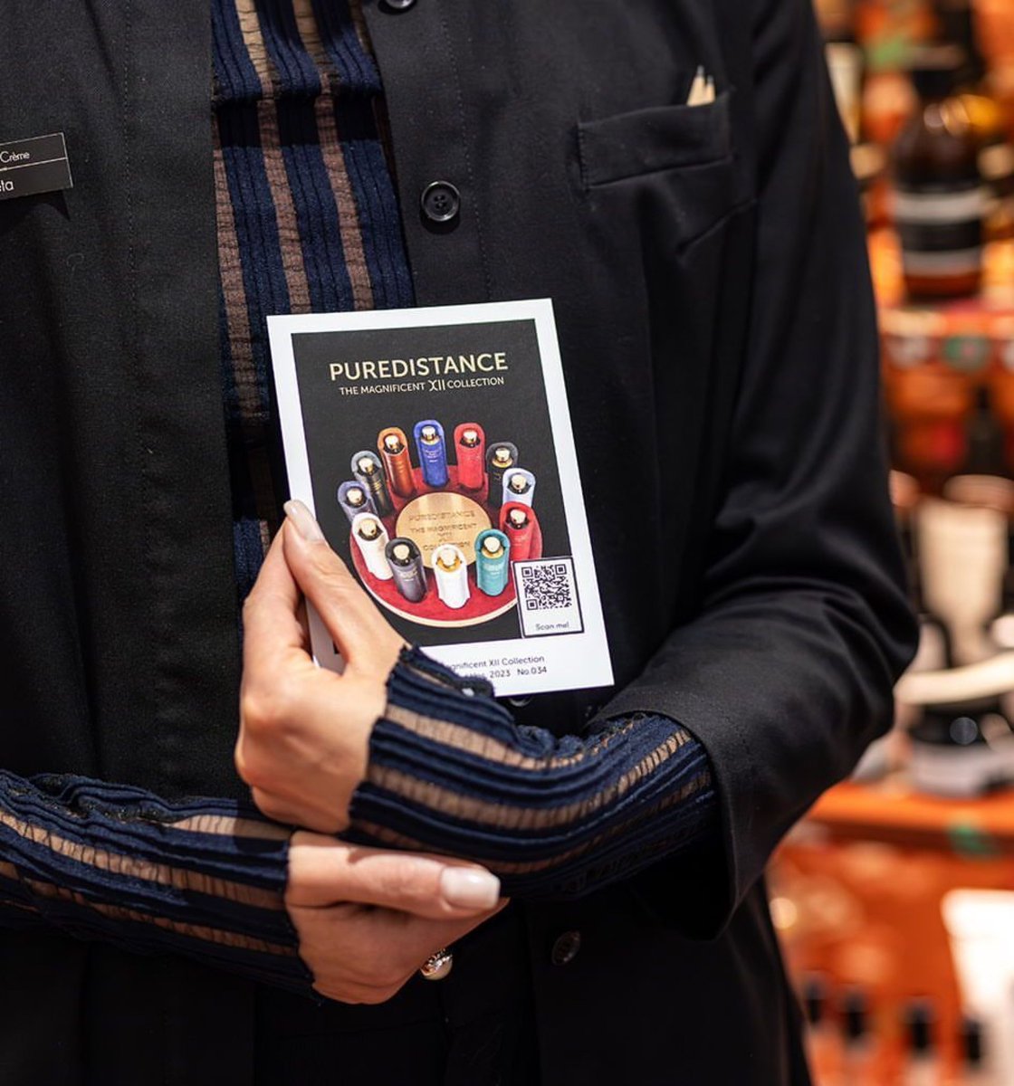 PD_Japan's tweet image. ピュアディスタンスジャパンのオンラインストアでご注文いただいた商品には、#Puredistance のポストカードをお付けしています。 ポストカードには、イラスト、アートワーク、イメージ、モデルなど、あらゆるものが描かれています。 1枚のカードに込めた、私たちの想いを感じてください。