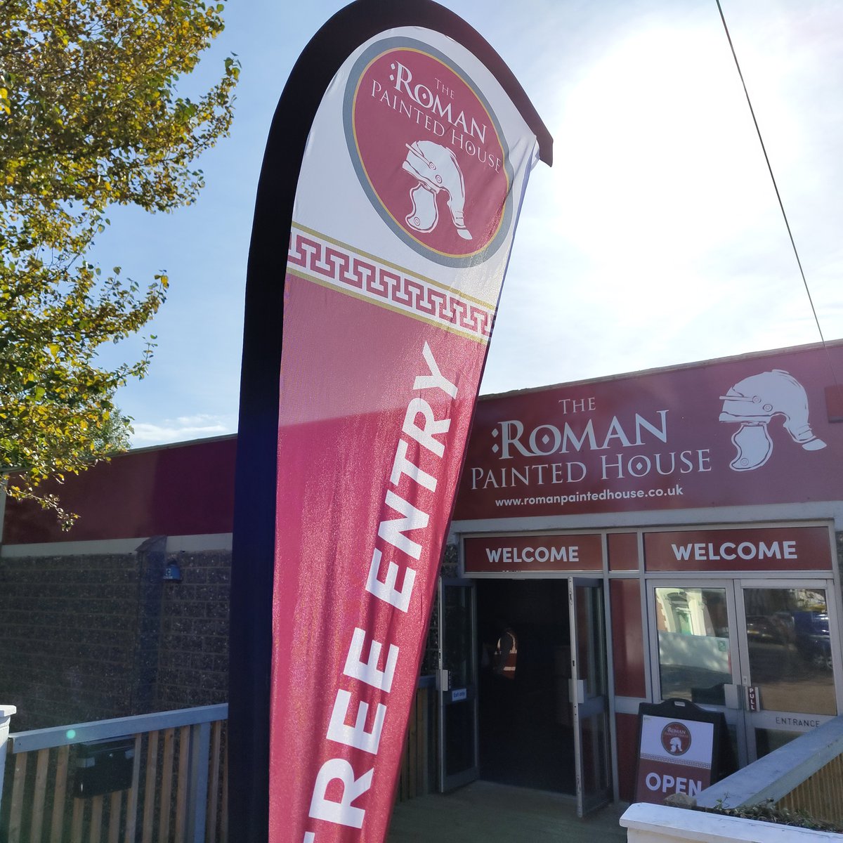 Did you know that you can see the substantial remains of a Roman building in the heart of Dover? Come and see this astounding archaeological treasure from 10am to 4pm on 19 Oct, 26 Oct-3 Nov and Saturdays in Nov. Free entry. More info: dovermuseum.co.uk/Roman-Painted-…