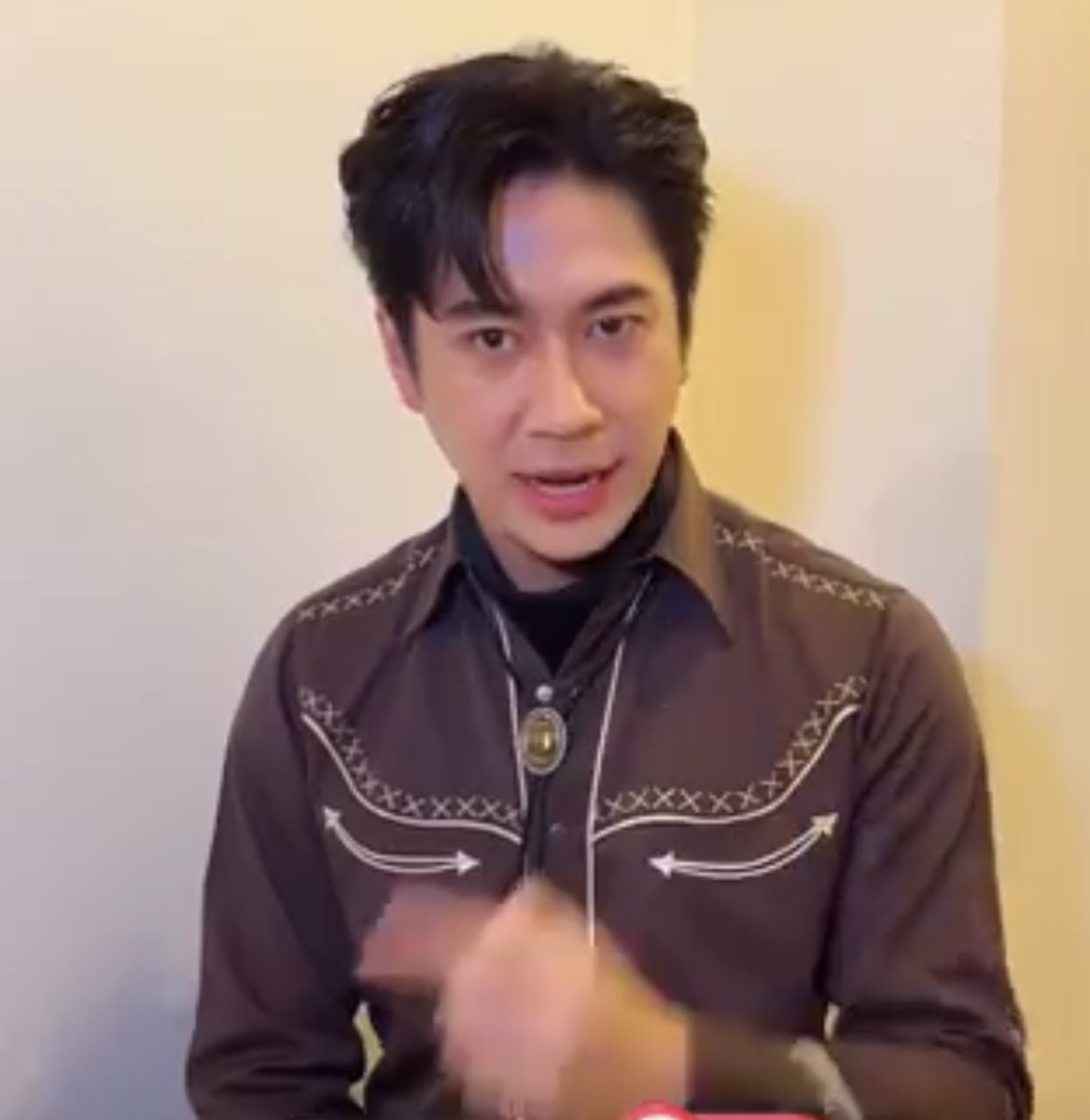 ชุดเสือตะวันเหรอแจม🤭🤭
ไม่ต้องปล้นหรอก เดินมาหน้าบ้าน ถ้าวงจรปิดจับได้ลางๆว่าหล่อ ก็เปิดประตูให้เข้ามาดีๆแล้ว อยากได้ไรเอาไปเลย🥰🥰

 ONE31 X JAM
#oneสนั่นจอ2025xแจม