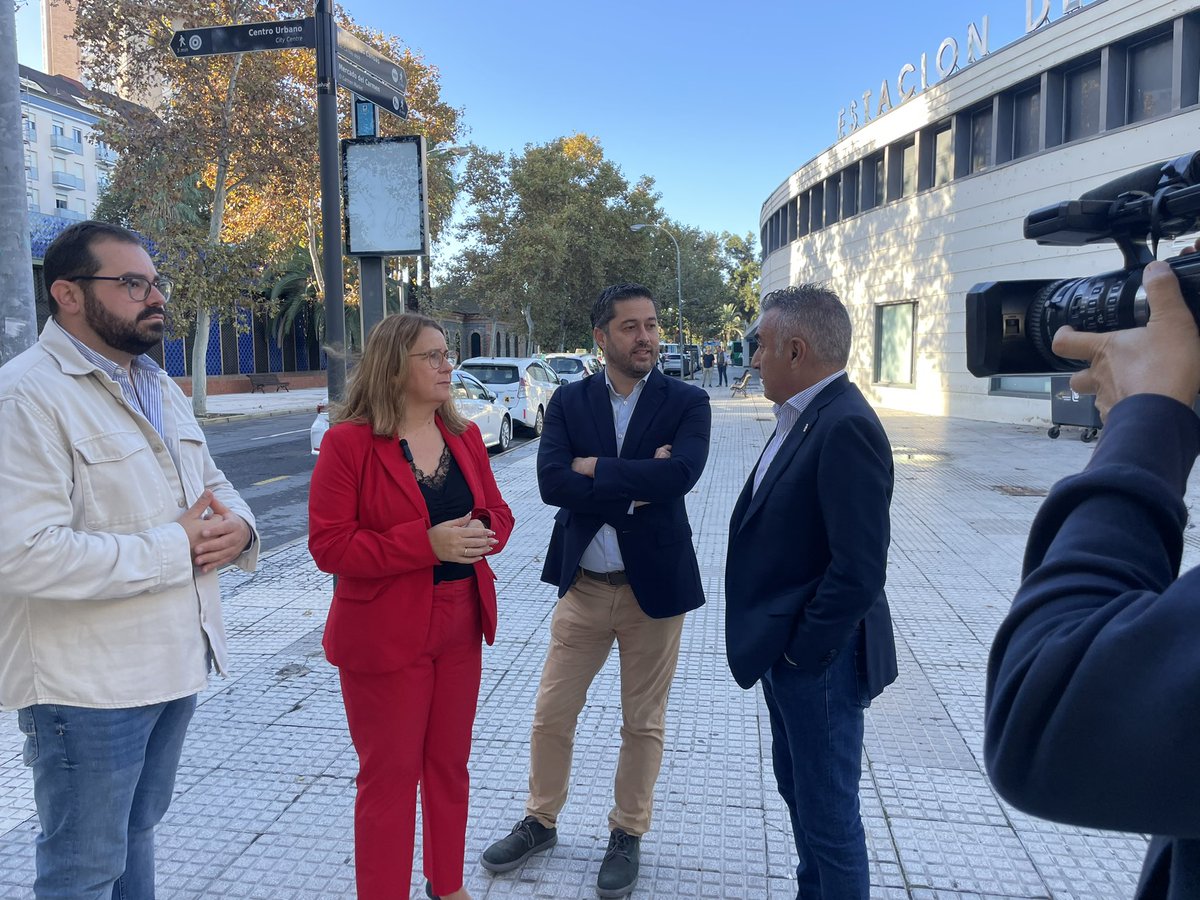 🚨 RECORTES EN EL TRANSPORTE PÚBLICO 

➡️ Moreno Bonilla eliminó líneas con la excusa de la pandemia y en lugar de restablecerlas está reduciendo más 

🗣️ <a href="/ROSATIRADOR1/">Rosa Tirador</a> 

#Huelva
