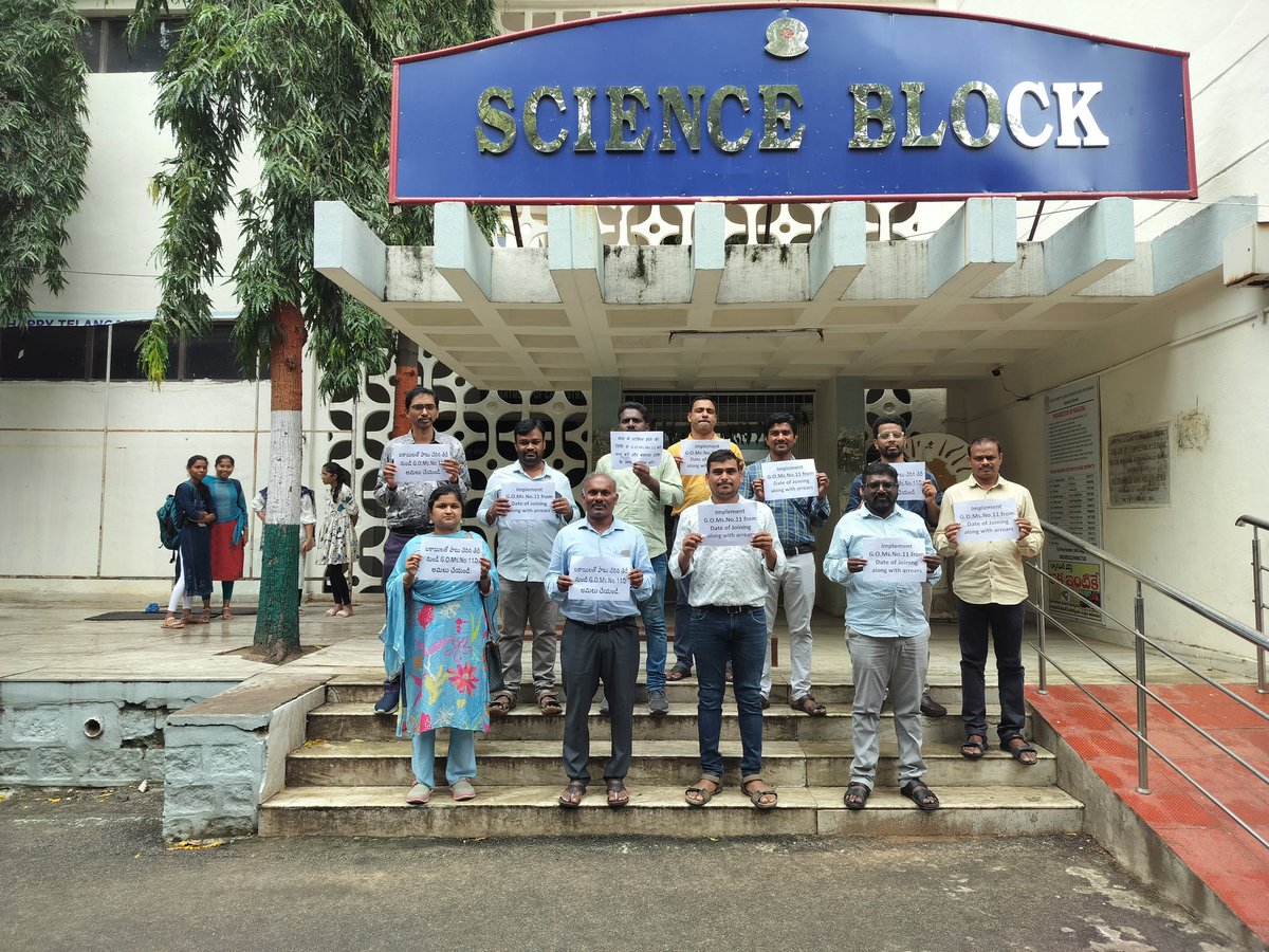 rajeshmitukula's tweet photo. @revanth_anumula Contract faculty at JNTUH continued their relay protest for the 8th day, questioning the govt's lack of concern for its own orders. They are demanding the immediate implementation of the G.O 11, stating that failure to act will lead to complete boycott classes. https://t.co/Ob67JB6EdG