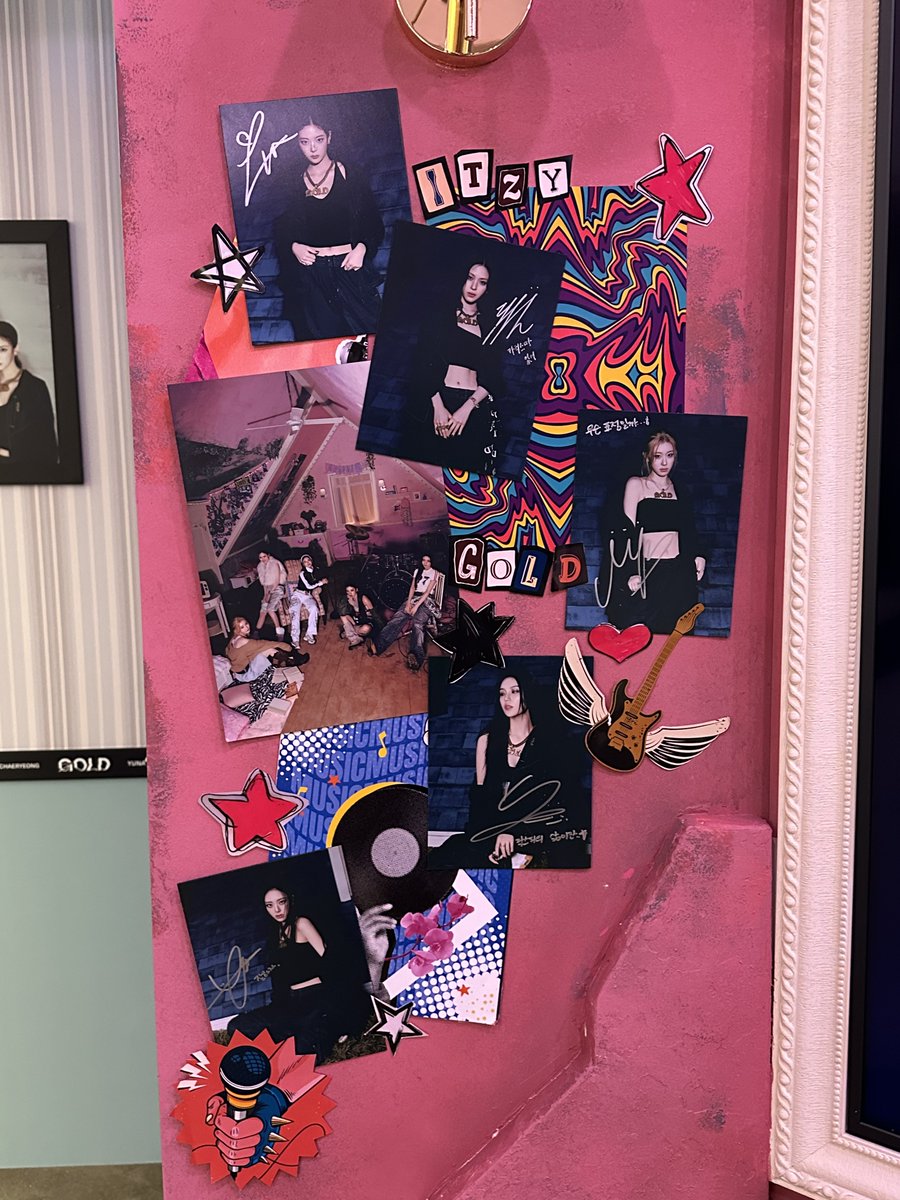 골드 짱 골드 많이 넣어야지 💛💛

#ITZY #MIDZY 
#ITZY_GOLD #ITZY_GOLD_POPUP 
#있지팝업 #JYPSHOP #집샵