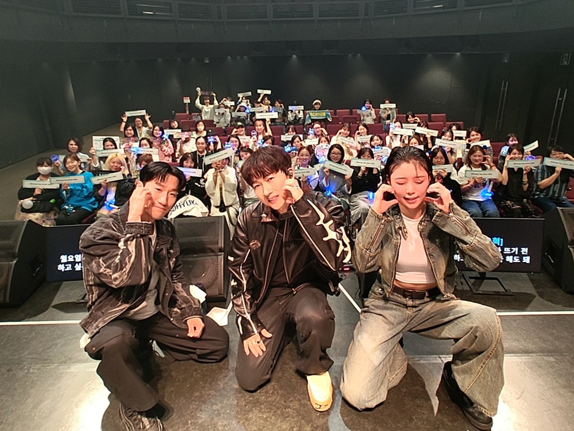 whcreative35's tweet photo. 2024 Fanmeeting "VACATION" in ASAKUSA

팬분들과 함께한 일본에서의 소중한 추억💙
다음에 또 만나요~🤙

#장우혁 #FANMEETING  #VACATION #IN_ASAKUSA https://t.co/j1LaeeYcxe