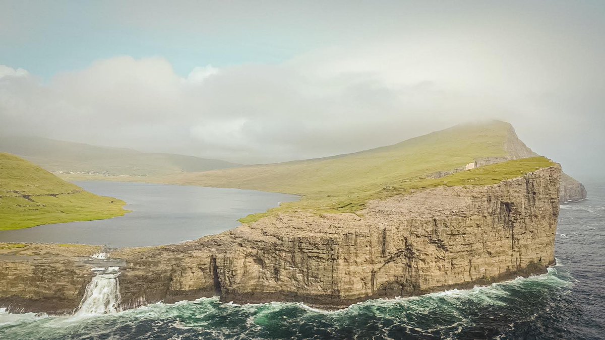 【北欧流】シンプルな幸せのかたち🌱

フェロー諸島で暮らす人々はあたたかく、家族との絆を感じられました👵✨
▶︎tabippo.net/faroe-island-p…

フェロー語の面白いあいづち文化も印象的😳
美しく迫力ある島の風景とともに、フェロー諸島の魅力を感じてみて！

#tabippoCARAVAN <a href="/shibatabi_trip/">しばちゃん🍛🇫🇮</a>