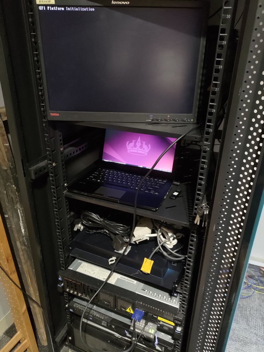 ryan_j23's tweet image. proxmox良さそうなので、既存3機のESXiホストを順次潰してproxmoxへ置き換える作業の1機目。
Broadcom💩！、なのだが、当時自分で構築したシステムなだけに複雑な心境🥹
#ServerAdmin #hongkong #vmware #proxmox