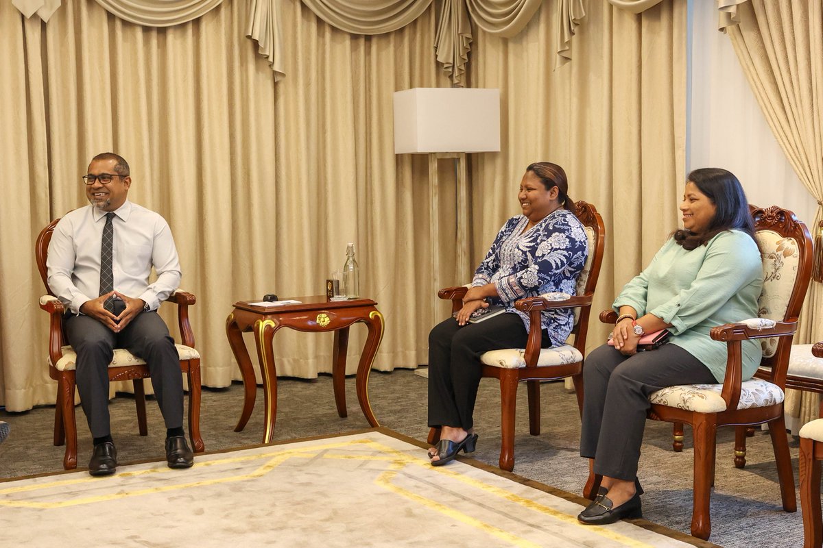 Foreign Minister Dr <a href="/abkhaleel/">Abdulla Khaleel</a> met with the US Amb. Hugo Yon, today. Discussions focused on strengthening the 🇲🇻-🇺🇸 relationship and enhancing cooperation between both countries.

<a href="/USinMaldives/">U.S. Embassy in Maldives</a>