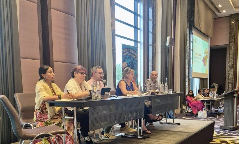 Just launched our special issue of @ATRJournal on anti-trafficking funding at the <a href="/GAATW_IS/">GAATW</a> International Members Congress in Bangkok! Co-edited with Suzanne Hoff &amp; <a href="/JonMendel/">Jon Mendel</a>, contributions in the issue explore whether current funding flows truly serve victims and those most