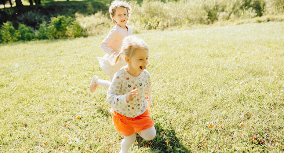 Exeter Med School (@exetermed) on Twitter photo "It's concerning that at age two, we're already seeing these differences... girls may already be at a disadvantage very early in life."
New research co-led by <a href="/DrHelenDodd/">Professor Helen Dodd</a> has found by aged 2, girls are already playing outside less than boys.
Read more: news.exeter.ac.uk/faculty-of-hea… "It's concerning that at age two, we're already seeing these differences... girls may already be at a disadvantage very early in life."
New research co-led by <a href="/DrHelenDodd/">Professor Helen Dodd</a> has found by aged 2, girls are already playing outside less than boys.
Read more: news.exeter.ac.uk/faculty-of-hea…