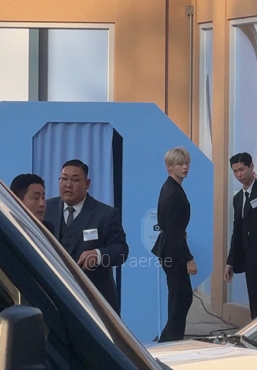 이게 뭐냐면 차에 가려지기 1초전 성한빈임